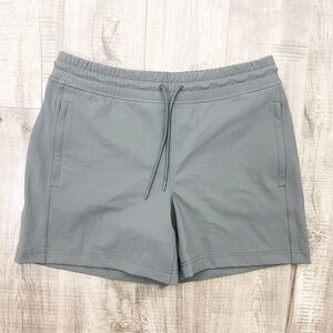 Aritzia TNA Action Light Gray Athletic Shorts Size Medium